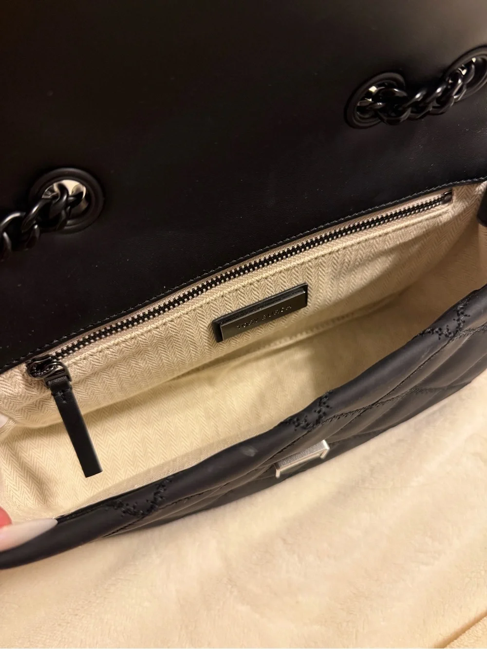 Tory Burch Fleming Quilted Chain Shoulder Bag in Black - Picture 3 of 5
